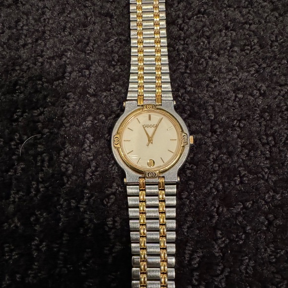 Gucci watch main image 4